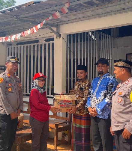 Lurah Wonolelo Dampingi Panewu Pleret Salurkan Santunan ke Pondok Kajembaran Rahmaniyah